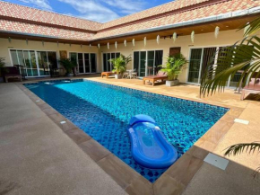 6 Bedroom and 1 living room villa with private pool